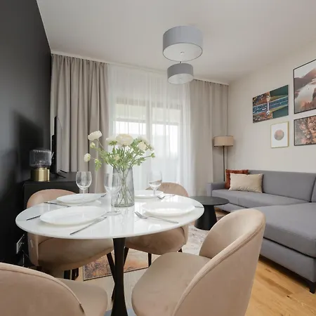 Cozy With Air Conditioner And Parking By Renters Διαμέρισμα *