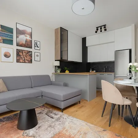 Διαμέρισμα Cozy With Air Conditioner And Parking By Renters Βαρσοβία