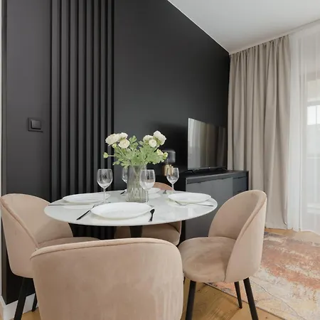 Cozy With Air Conditioner And Parking By Renters Βαρσοβία