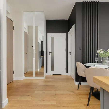 Cozy With Air Conditioner And Parking By Renters Διαμέρισμα Βαρσοβία